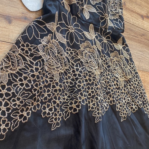 Tahari formal gown - Picture 4 of 8